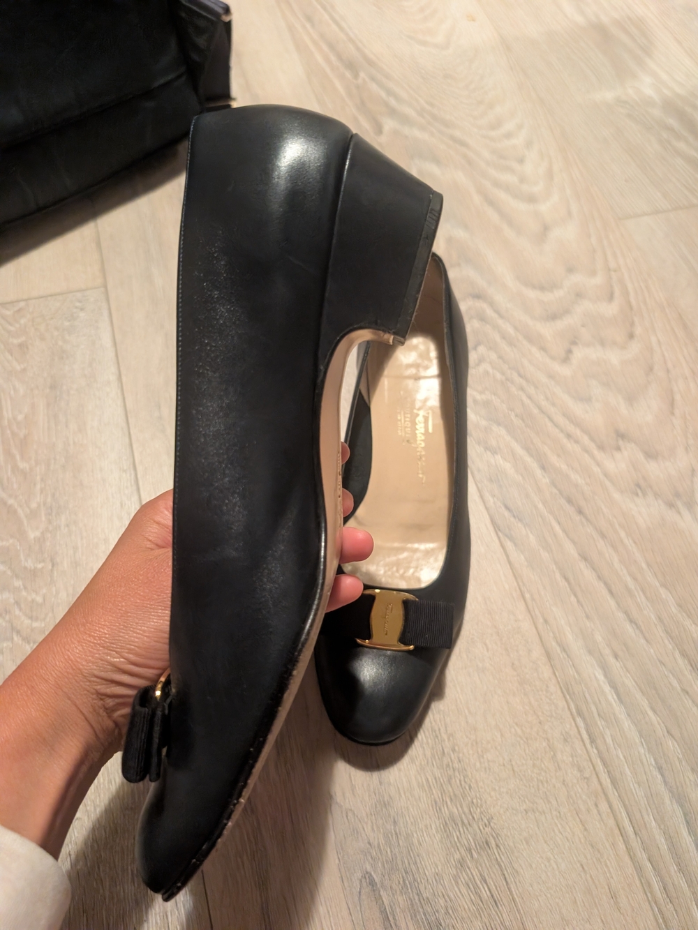 Salvatore Ferragamo Navy Leather Bow Flats with Gold Hardware - Picture 6 of 11